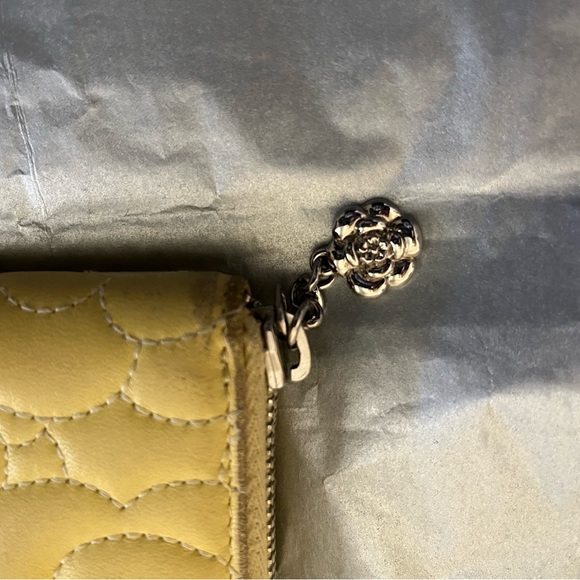 Chanel Camelia long wallet - Picture 4 of 15